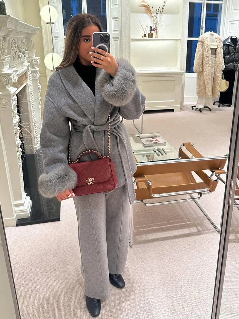 Anastazja™ | Elegancka kurtka z paskiem i futrzanymi rękawami