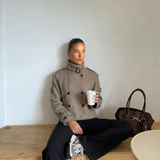 Justyna | Krótki płaszcz trench w klasyczny wzór pepitki