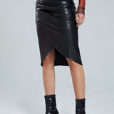 Edwina | Midi spódnica z sztucznej skóry z asymetrycznym wyglądem