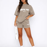 White Fox | Zestaw w luźnym stylu z T-shirtem i szortami