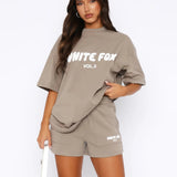 White Fox | Zestaw w luźnym stylu z T-shirtem i szortami