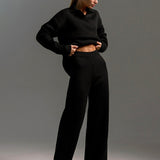 Indy | Damski dres z oversize polo swetrem i szerokimi spodniami w kolorze piaskowym